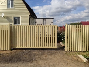 Ворота откатные из евроштакетника - пример 12 фото в Туапсе