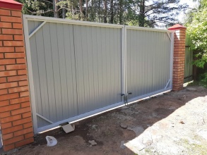 Распашные ворота с ручным управлением - пример 1 фото в Туапсе