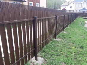 Забор из евроштакетника с утрамбовкой щебнем 70 метров фото в Туапсе