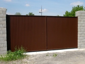 ворота распашные с ручным управлением - пример 11 фото в Туапсе