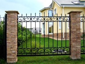 Сварные заборы с кирпичными столбами 15 соток фото недорого под ключ