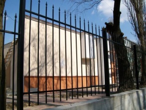 Сварные заборы на ленточном фундаменте 200 метров фото с установкой