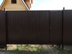 Ворота из профнастила откатные - пример 11 фото в Туапсе