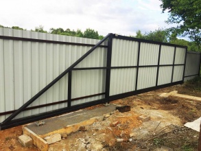 Откатные ворота с ручным управлением - пример 1 фото в Туапсе