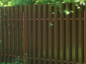 Забор из евроштакетника с бетонированием столбов 12 метров фото в Туапсе