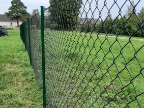 Забор из сетки рабицы в натяг 80 метров фото в Туапсе