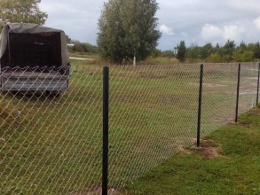 Забор из сетки рабицы в натяг 12 метров фото в Туапсе