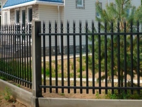 Сварные заборы на ленточном фундаменте 12 метров фото в Туапсе