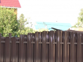 Забор из евроштакетника на ленточном фундаменте 10 метров фото в Туапсе