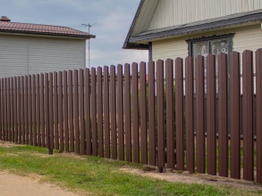 Забор из евроштакетника с забивными столбами 200 метров фото в Туапсе